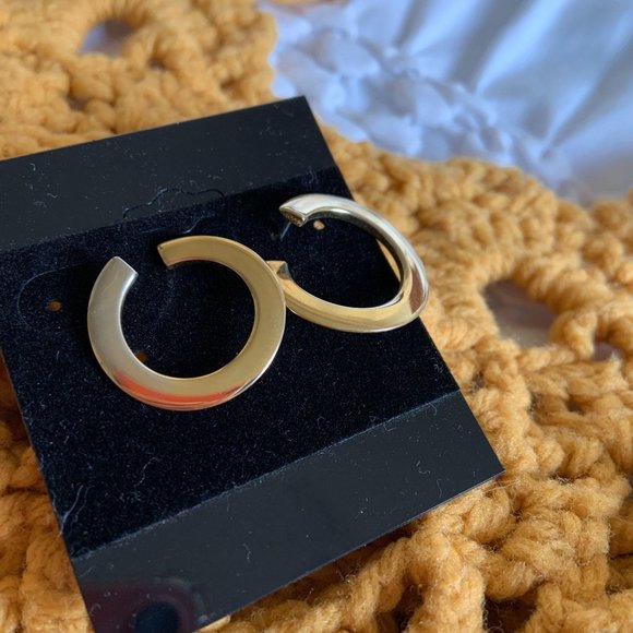 Instagram Fashion Blogger Gold Circle Stud Earring - Picture 2 of 11